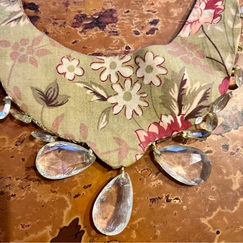 Vintage Anthropologie statement bib necklace. Gorgeous! - Picture 3 of 3